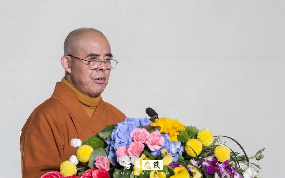 安徽省佛教协会当值执行会长慧开大和尚在九华山地藏论坛开幕式上讲话。