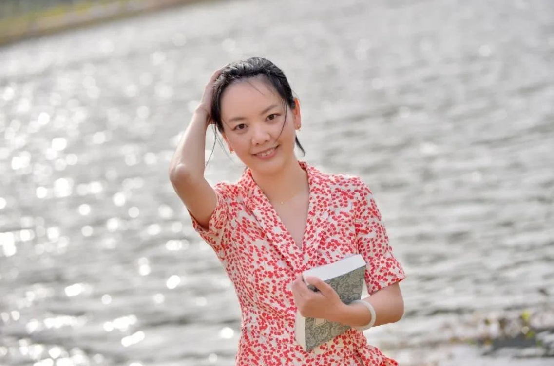 黄晓丹,现任江南大学人文学院副教授,硕士生导师.