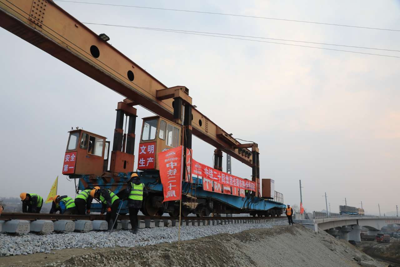 我国在建最东端快速铁路改造工程佳鹤铁路全线铺轨贯通