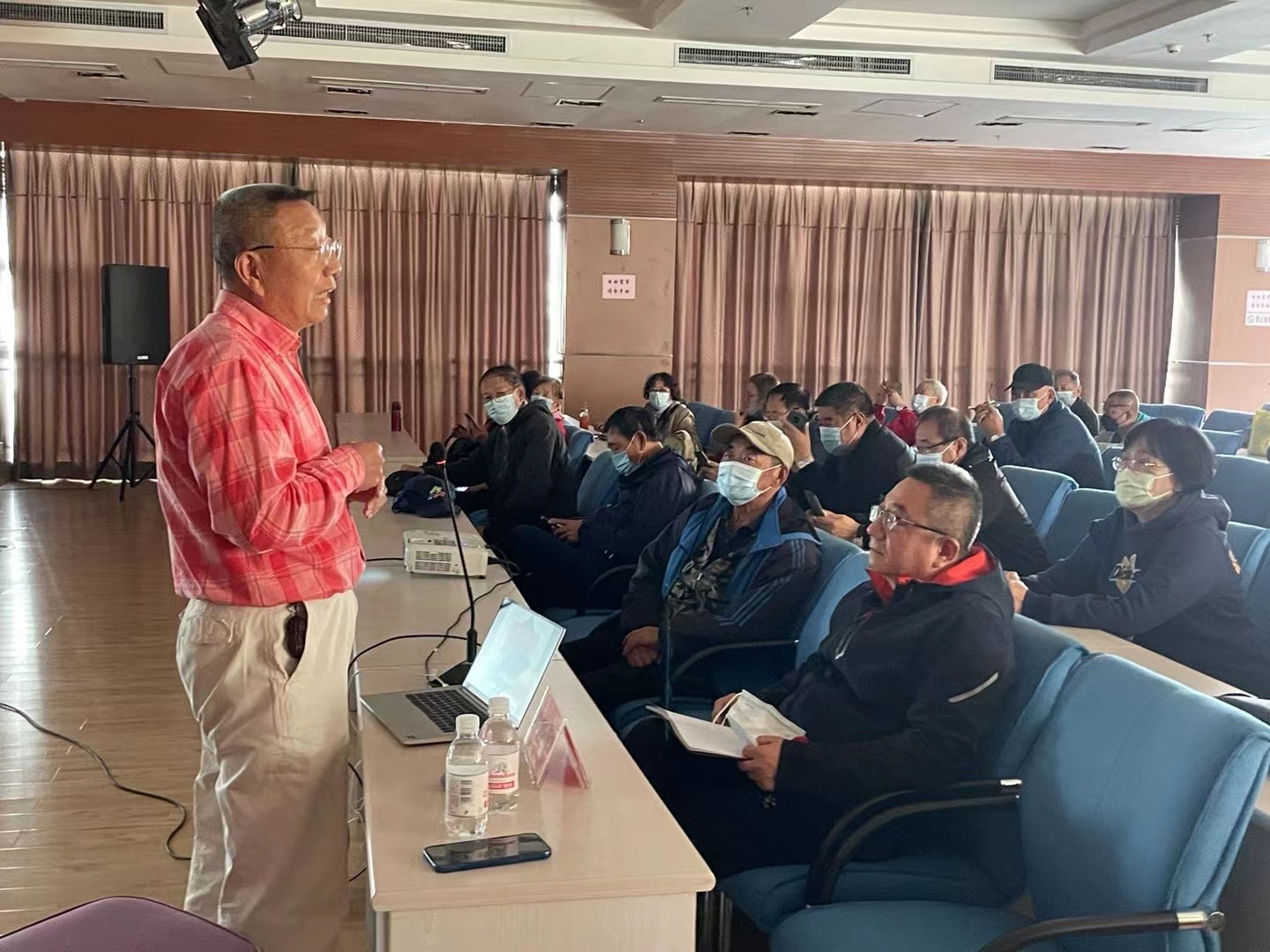 青岛市北区文联举办摄影技巧与艺术摄影公益大讲堂