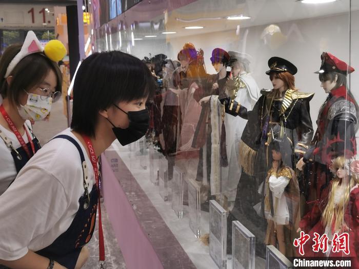大型潮流艺术嘉年华在穗开幕近200家潮玩品牌参展