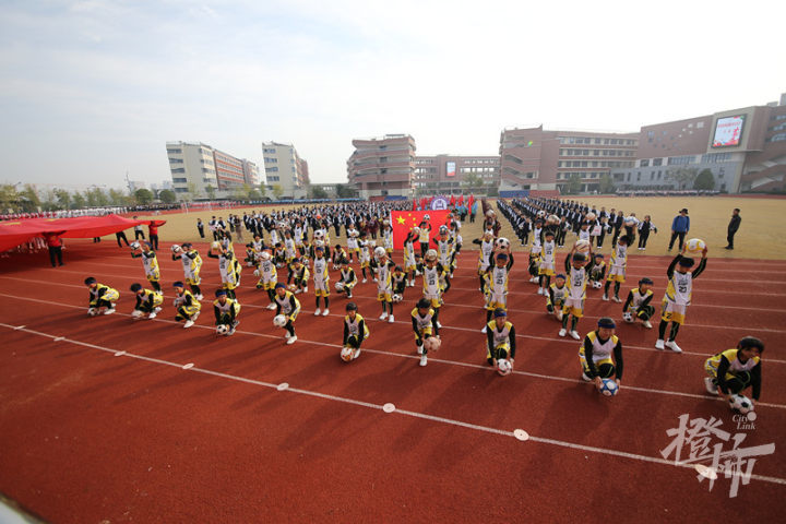 特级教师,光南中学校长童国强说,健康,梦想,大爱,创意,学养是学校趣雅