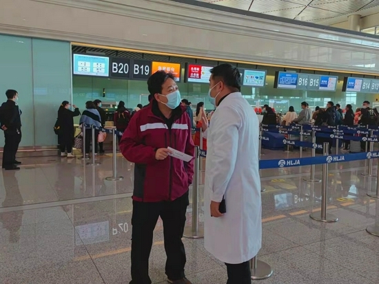 火眼金睛立战功家国情怀赴边陲黑龙江省医院核酸检测医疗队抵达黑河
