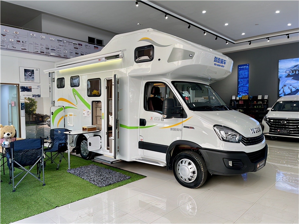 戴德自由风双拓展大水大电四季房车