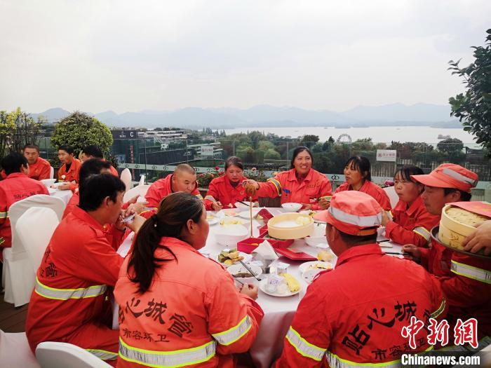 美景美食慰人心：记城市美容师的“特殊节日”