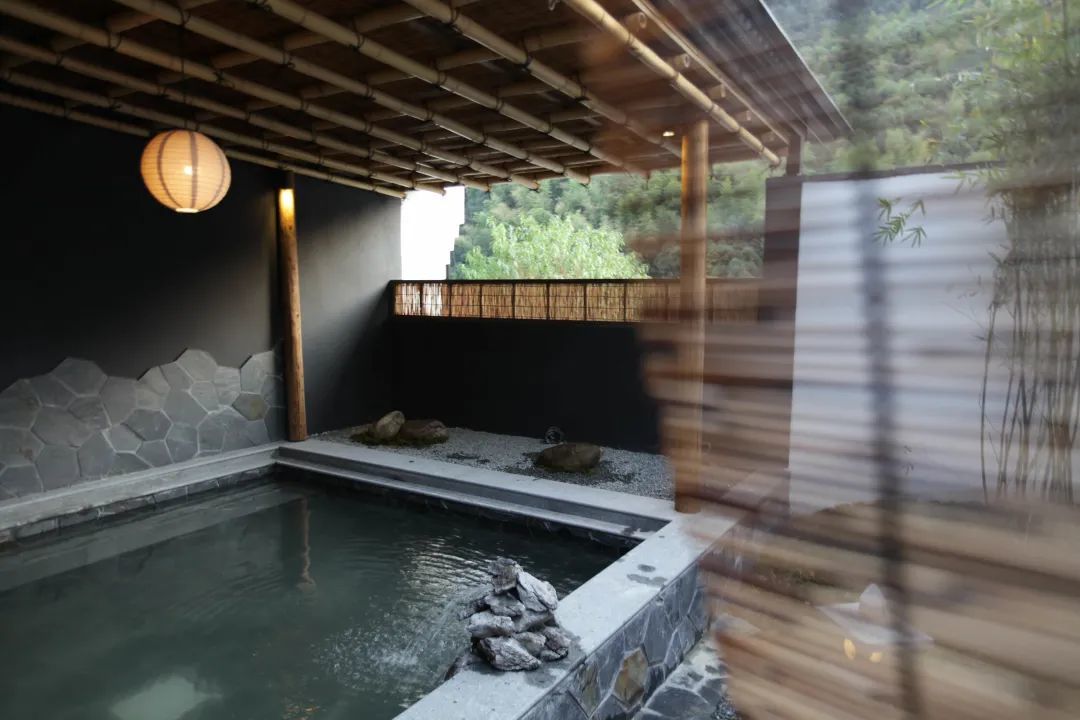 不用飞日本,国内19家温泉酒店,够你泡好几个冬天!_凤凰网