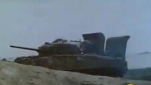 记者描述硫磺岛战役：谢尔曼坦克登陆时困难重重