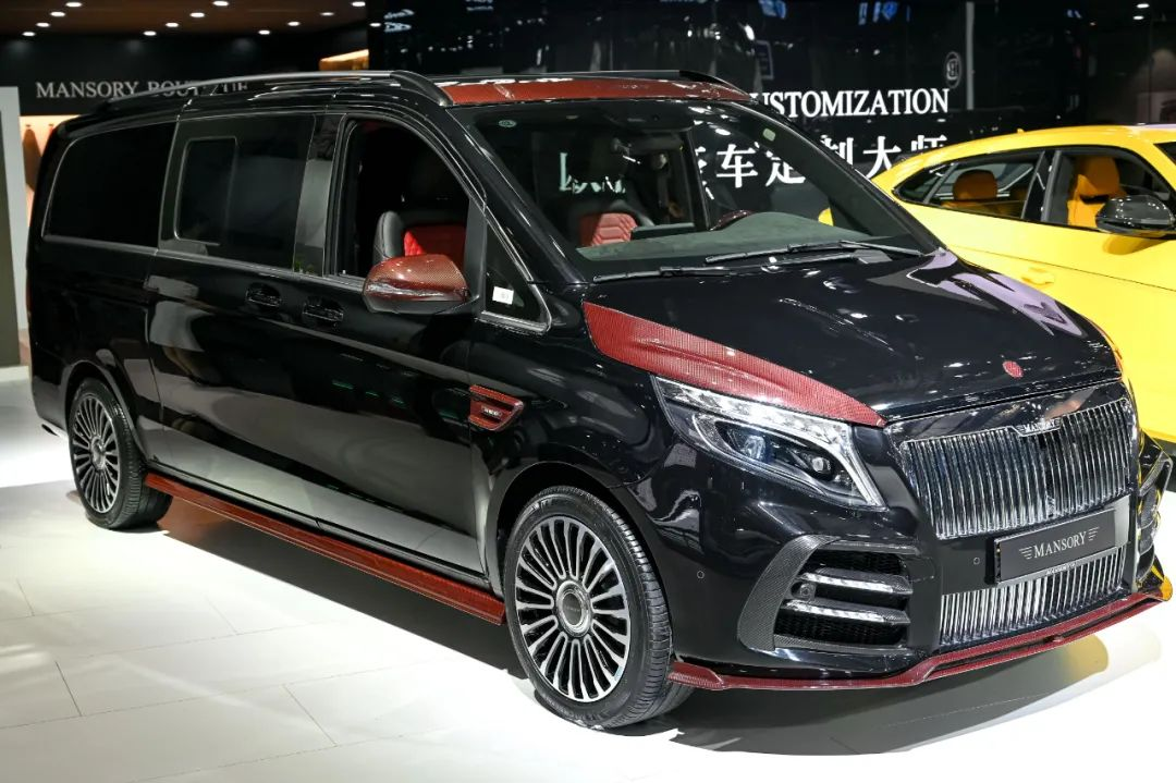 mansory迈莎锐·中国展台上四台形色各异的迈莎锐mv600争相斗艳,引得