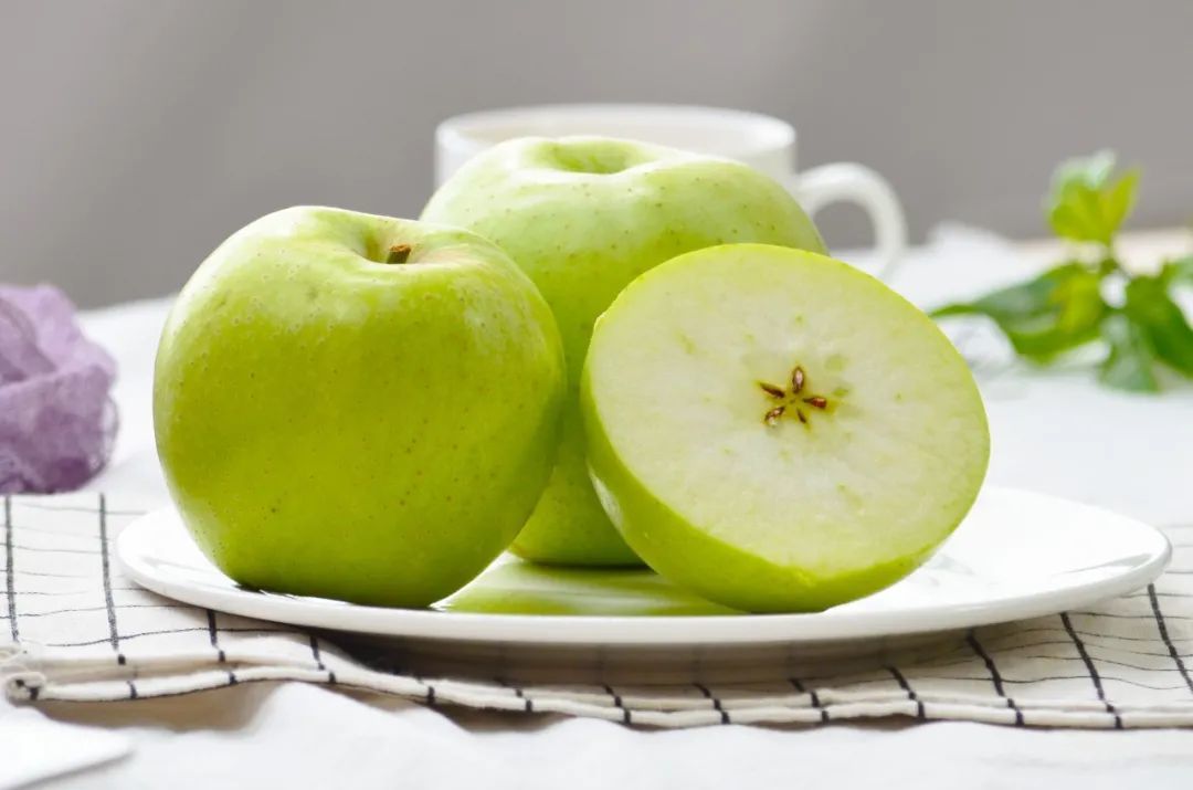 源自日本,烟台长成的王林苹果,可脆可面,自带兰花香甜