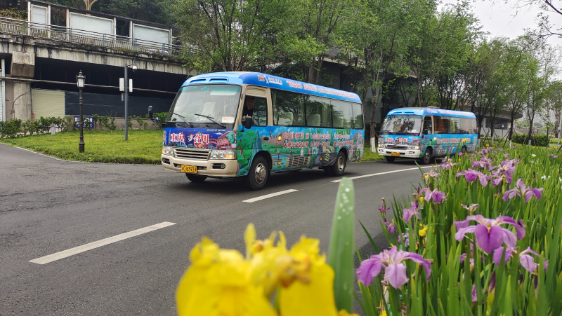 合川文旅“大篷车”巡游四川，推出精品旅游线路及文艺演出。