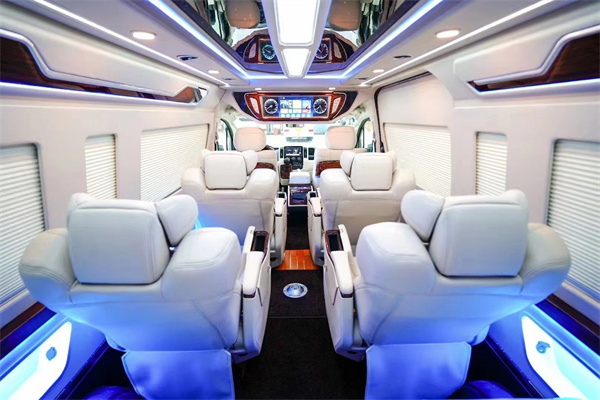 丰田海狮定制9座版商务车奢华内饰实拍