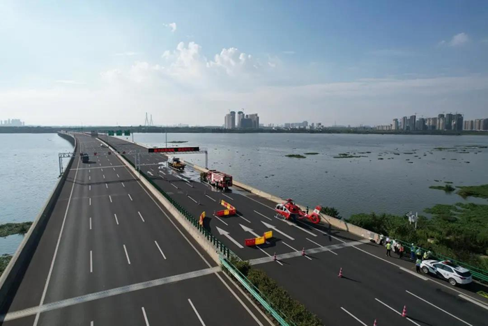 直升机上阵！交通事故救援也能开启“空中120”模式！