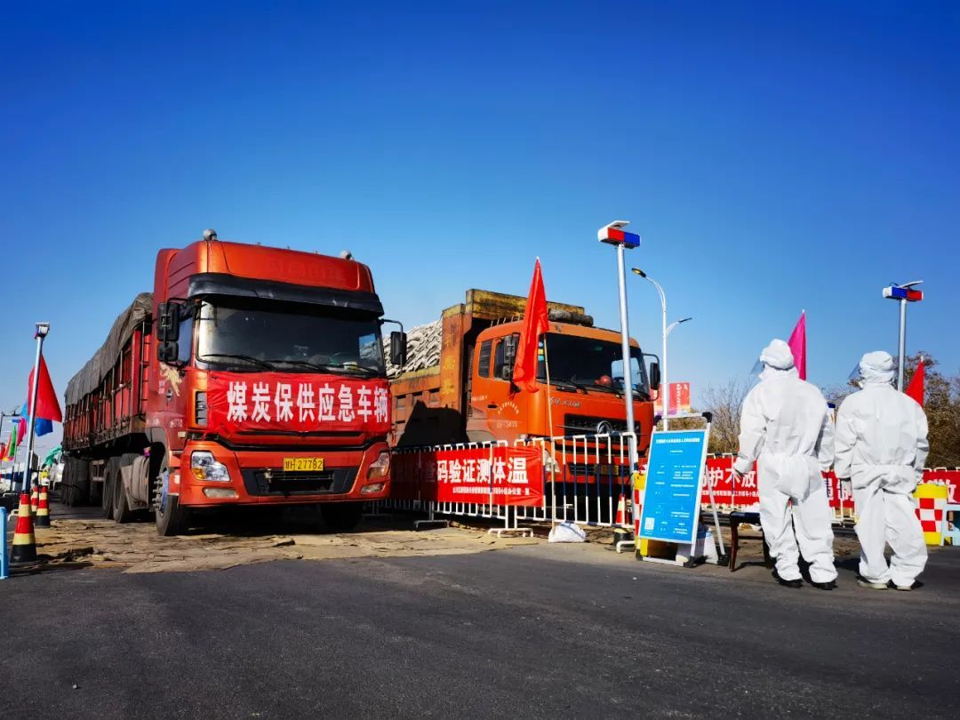 《保供保畅》 崔峰 摄