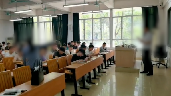 女子称15年前遭两老师性侵 到其学校大喊“强奸犯”_凤凰网视频_凤凰网