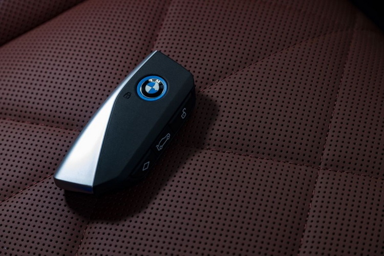 试驾创新BMW iX 纯电豪华与每辆宝马的必修课