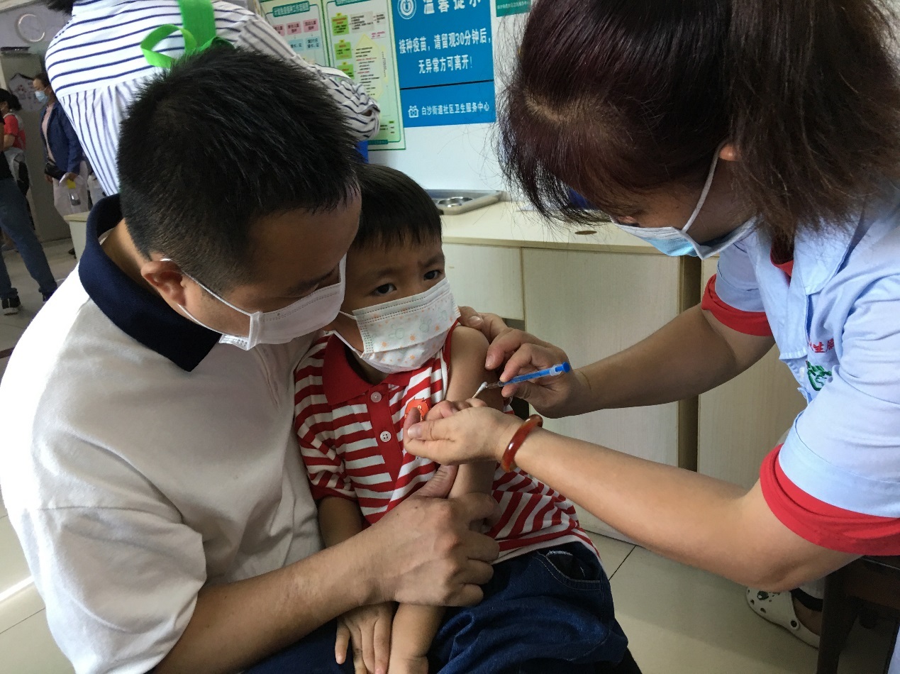 以苗护苗海口美兰区积极推进311岁人群接种新冠疫苗工作