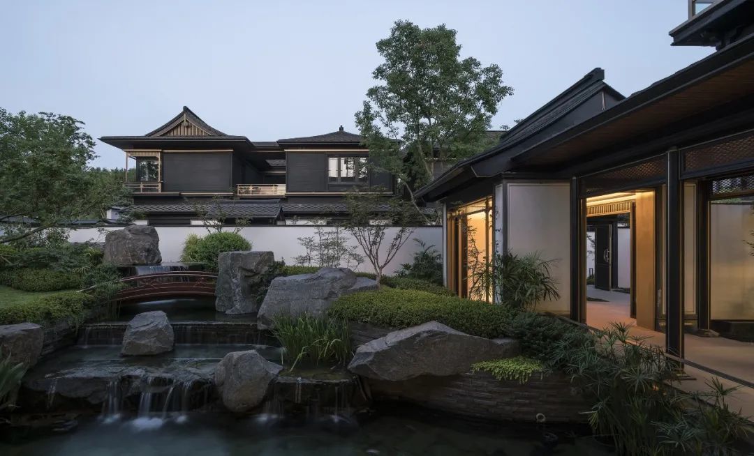 长乐雅颂项目位于重庆巴南区欧麓住宅板块,开发定位为全国首个全体系