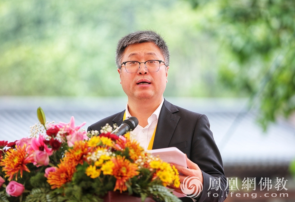 中国佛教协会秘书长刘威出席开幕式并发表致辞（图片来源：凤凰网佛教）