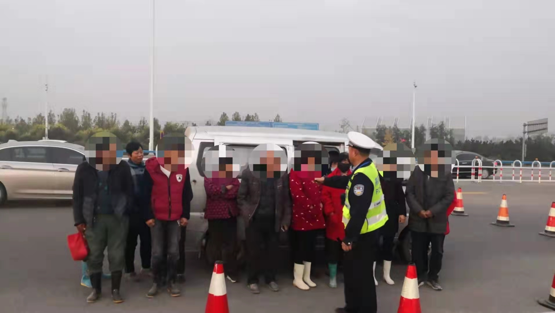 查处现场。    警方供图