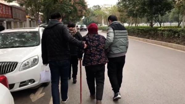 “男子看守所死亡”家属获40万国家赔偿：望追究相关人责任