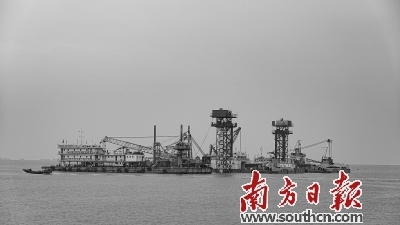 深中通道沉管隧道超宽、变宽管节（E30）对接现场。通讯员供图