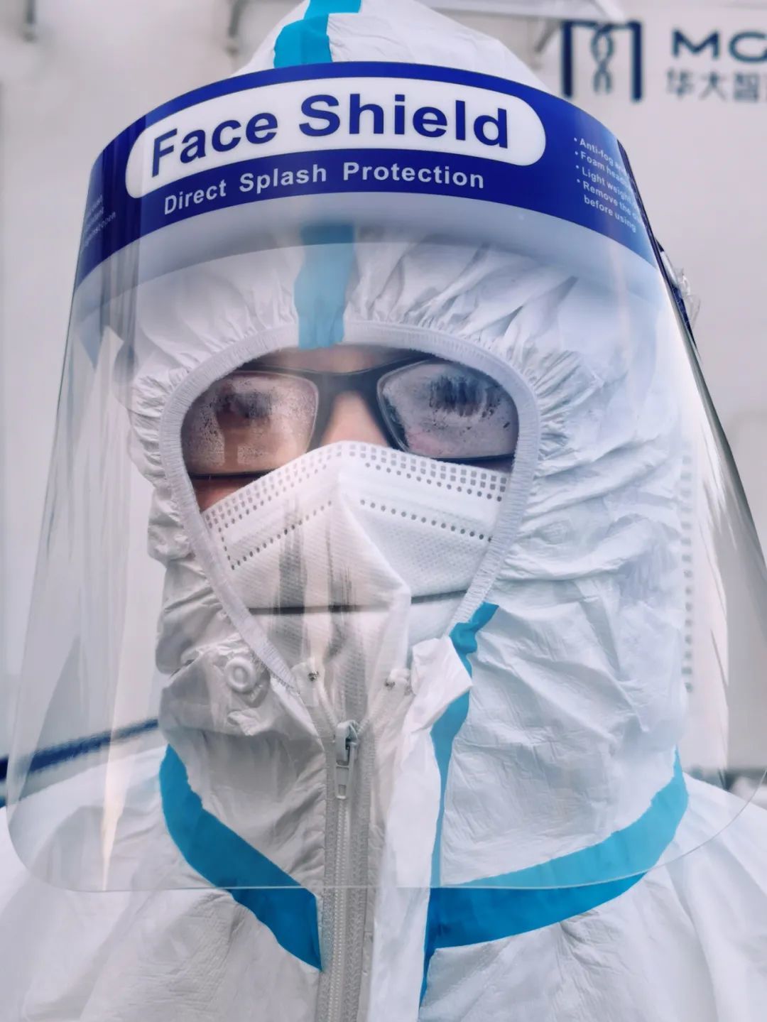 《抗疫面孔（方舱实验室战士）》崔鸿伟 摄