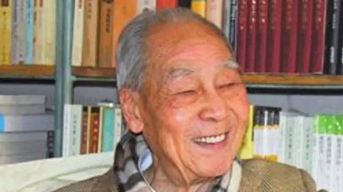 在高中时背诵30篇英文文章，许渊冲：全班都说难，这对我很容易