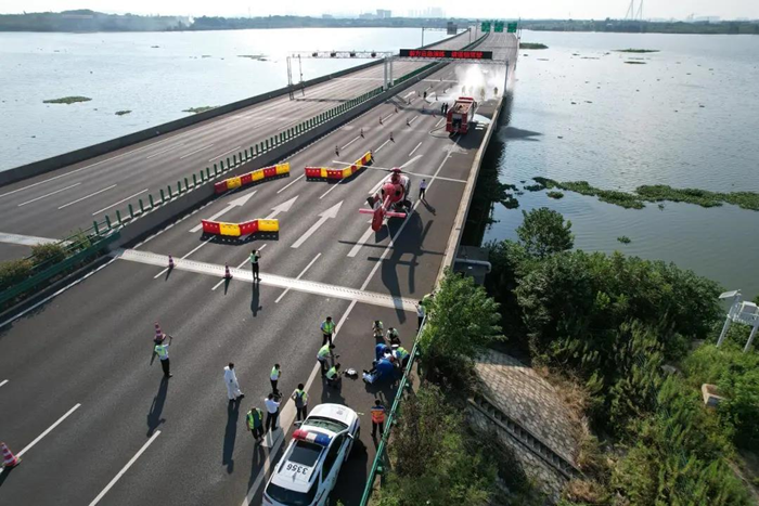 直升机上阵！交通事故救援也能开启“空中120”模式！