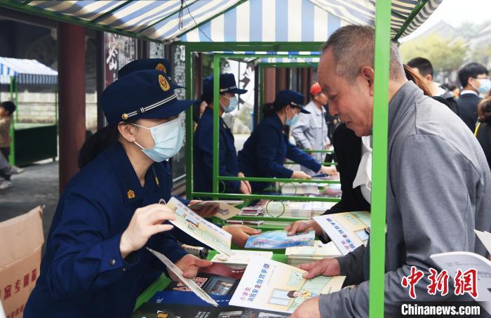 合肥早餐排行_安徽合肥:免费“热”早餐让环卫工人不再“冷”(2)