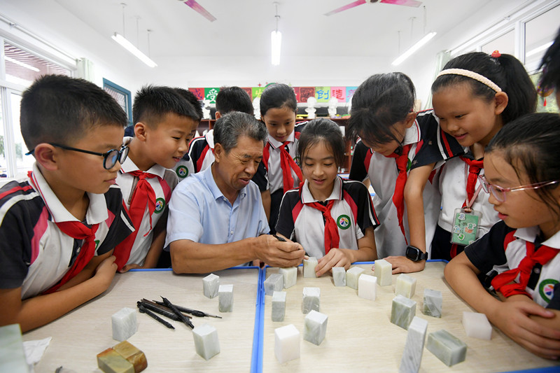 临安锦南小学图片