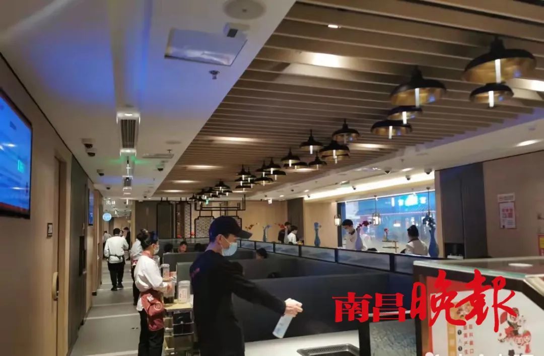 全国关店300家！南昌海底捞情况如何？探访发现…