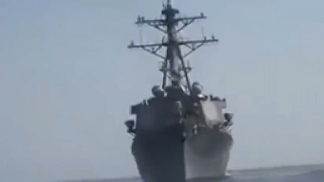 美伊舰艇海湾激烈对峙：革命卫队枪指美舰 夺回被拦截油轮