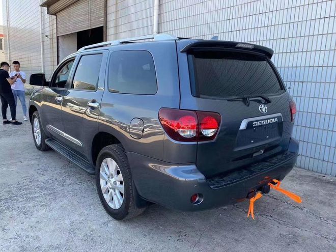 2021款丰田国六红杉sr5天津港现车预售