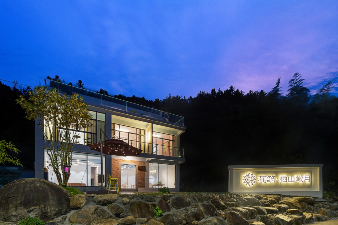 金寨大山深处两民宿爆红网络引来众游客围观羡慕