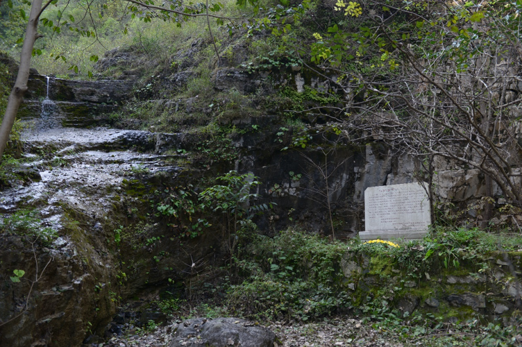 1941年10月6日,150余名晋察冀军区卫生学校学员和八路军伤病员在顺平县白银坨道士观沟惨遭日军杀害