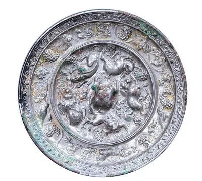 ▲ 天水市博物馆馆藏珍品——唐代瑞兽葡萄纹铜镜，瑞兽纹和葡萄纹都传递着美好的寓意，体现了中西方文化的交融。