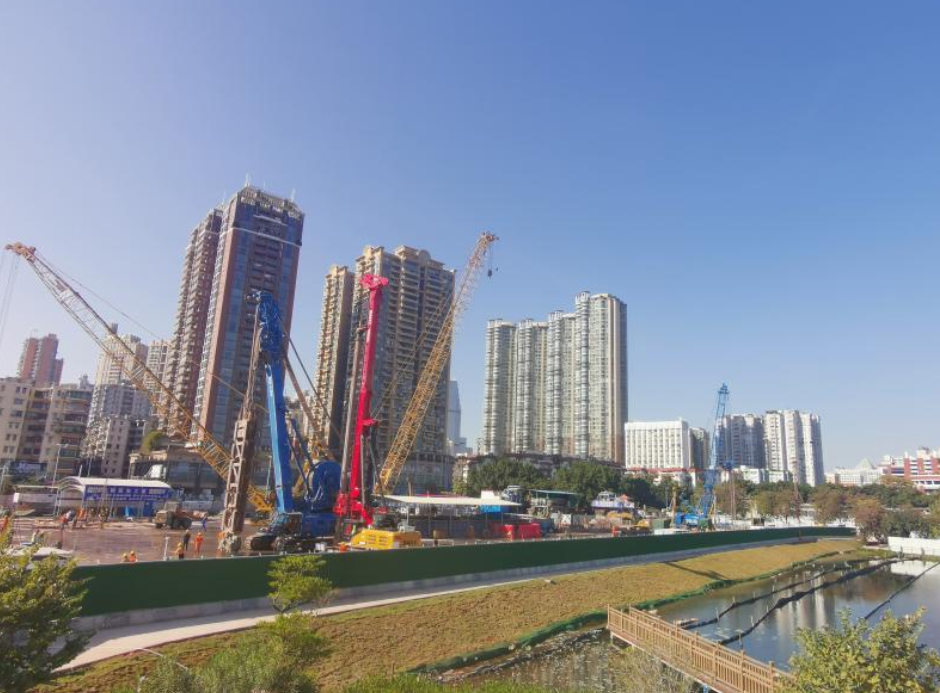 广州地铁十号线最大车站东湖站主体结构封顶