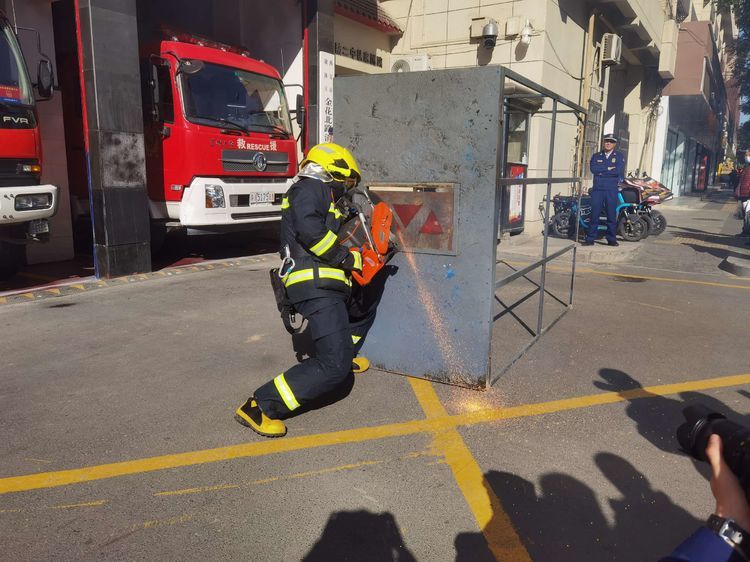 西安市消防救援支队碑林大队线上线下直播“119”消防宣传月启动仪式