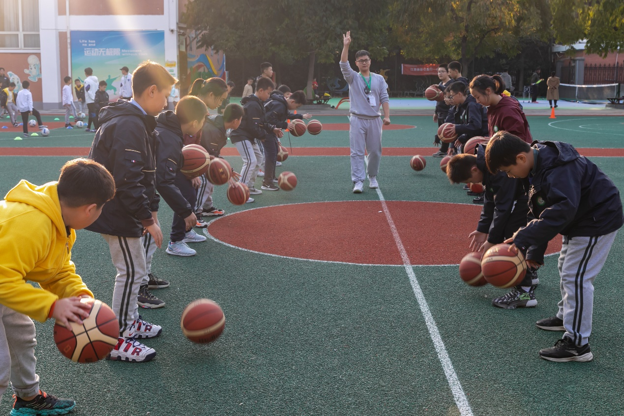 体育启蒙校园公益行在南京市龙江小学圆满举行