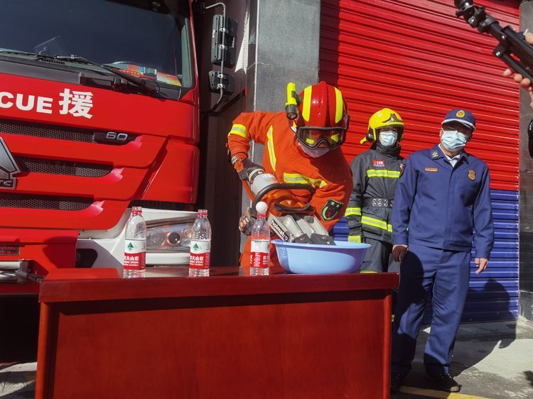 西安市消防救援支队碑林大队线上线下直播“119”消防宣传月启动仪式