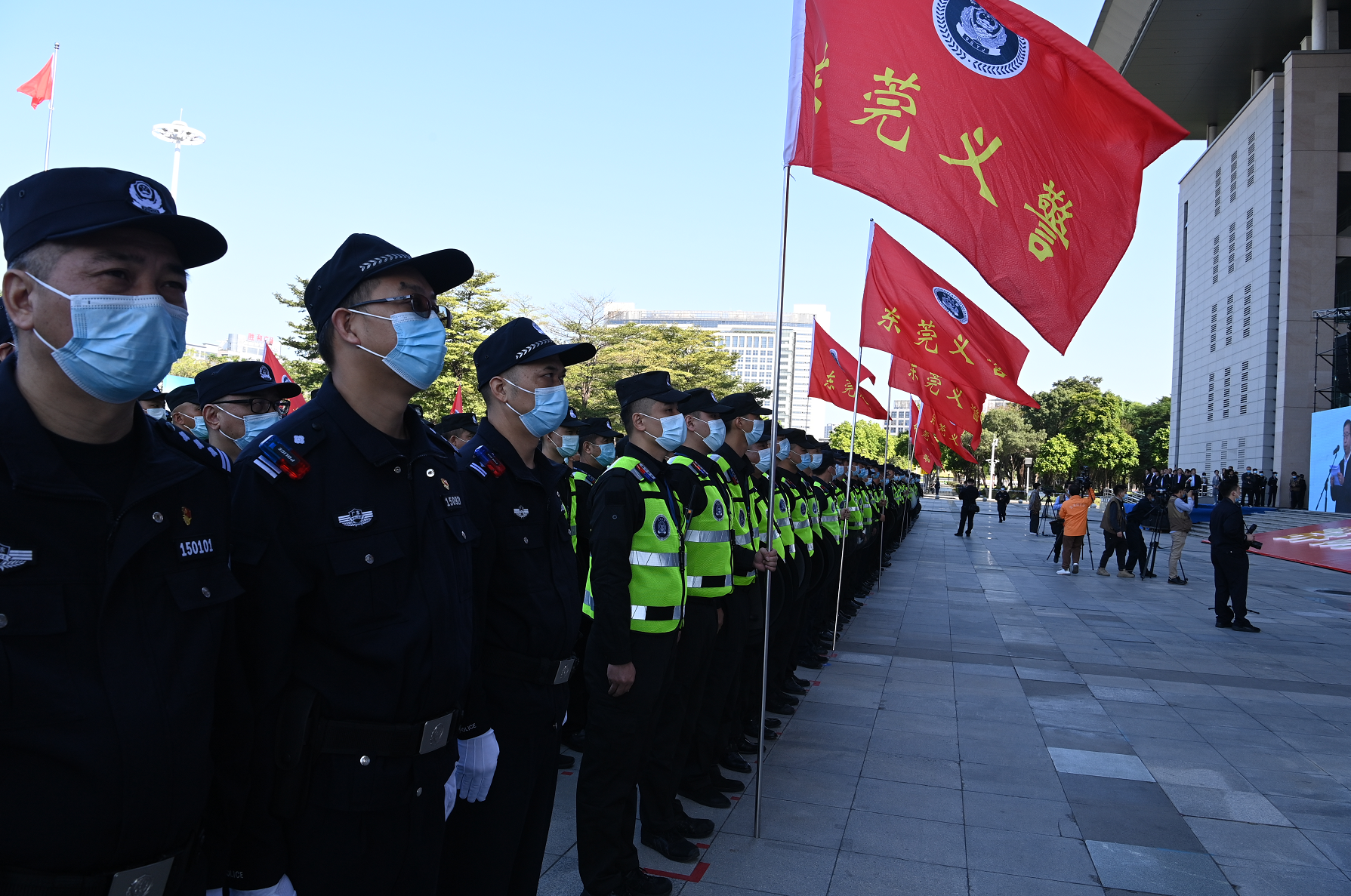警民合力护家园东莞全面吹响建设高素质东莞义警号角
