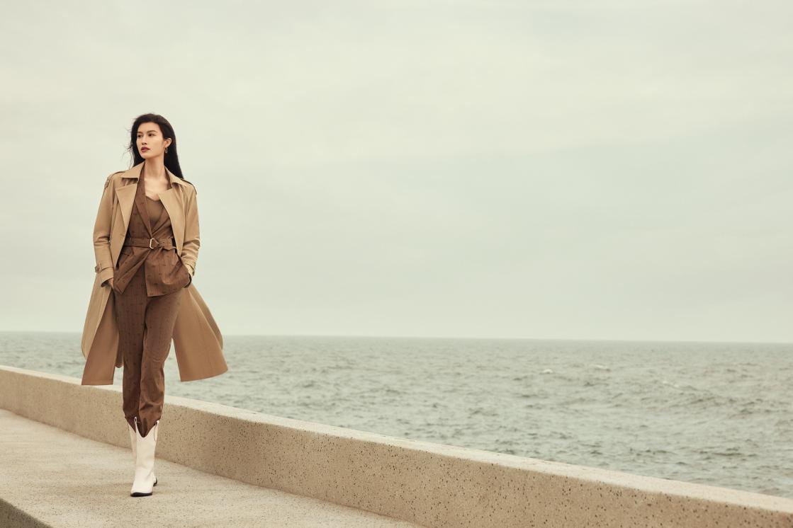 eifini伊芙丽携手品牌代言人何穗玩转唐老鸭主题快闪活动