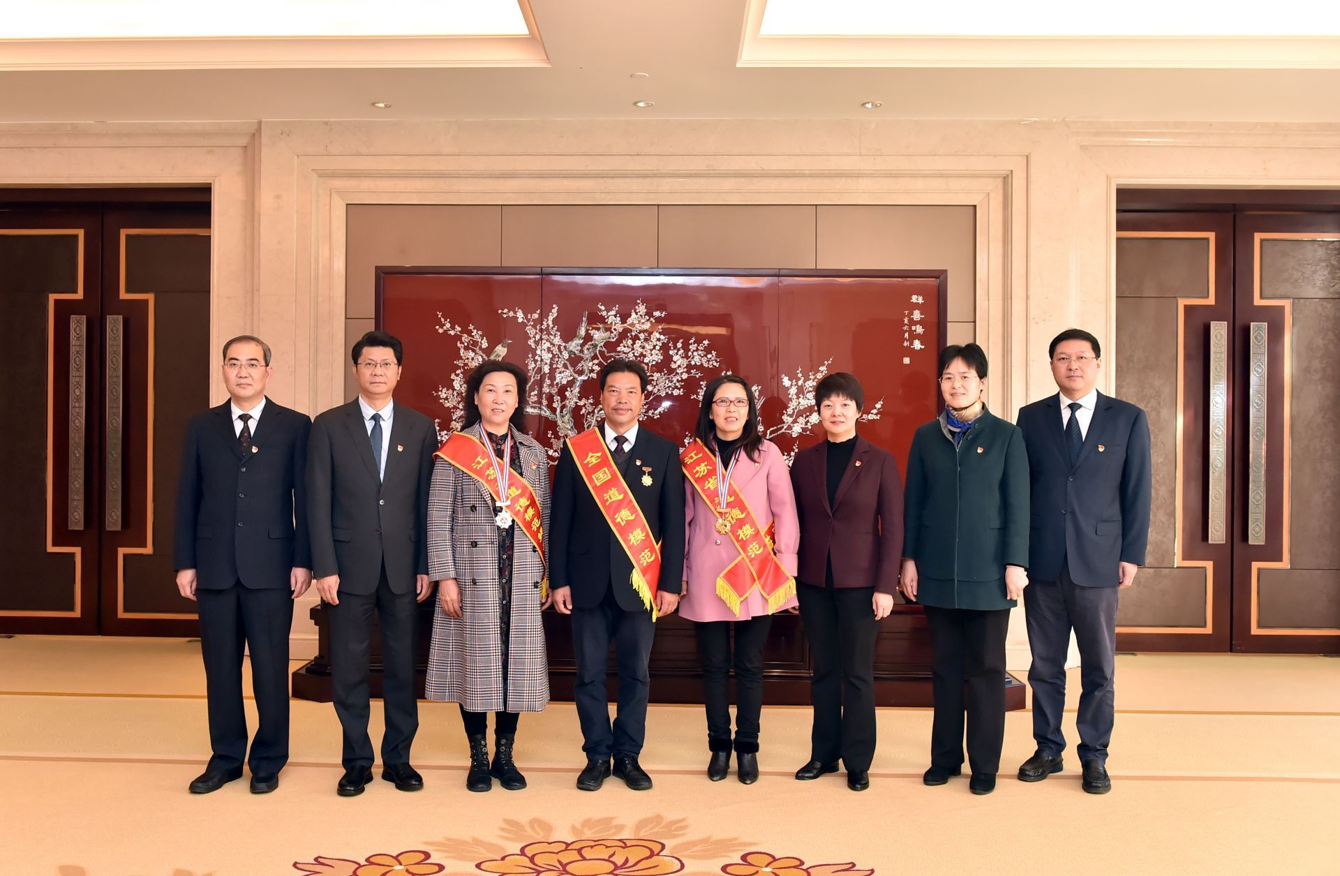 扬州市委书记张宝娟学习先进典型为好地方扬州凝聚强大精神力量