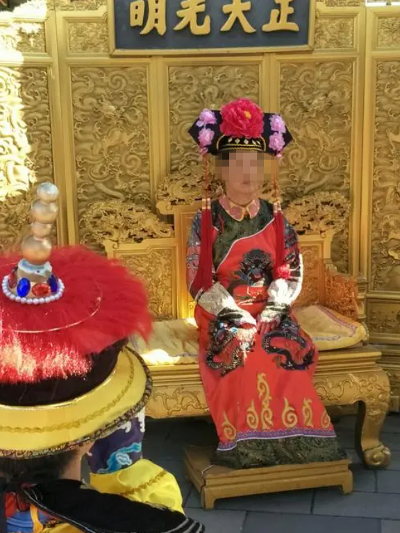 每天有多少年轻人去北京故宫偷拍娘娘写真