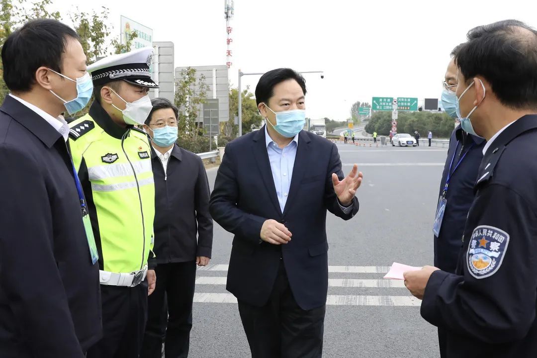 11月1日,省委第三巡视组组长葛笑天一行赴武进,金坛,调研常州市经济