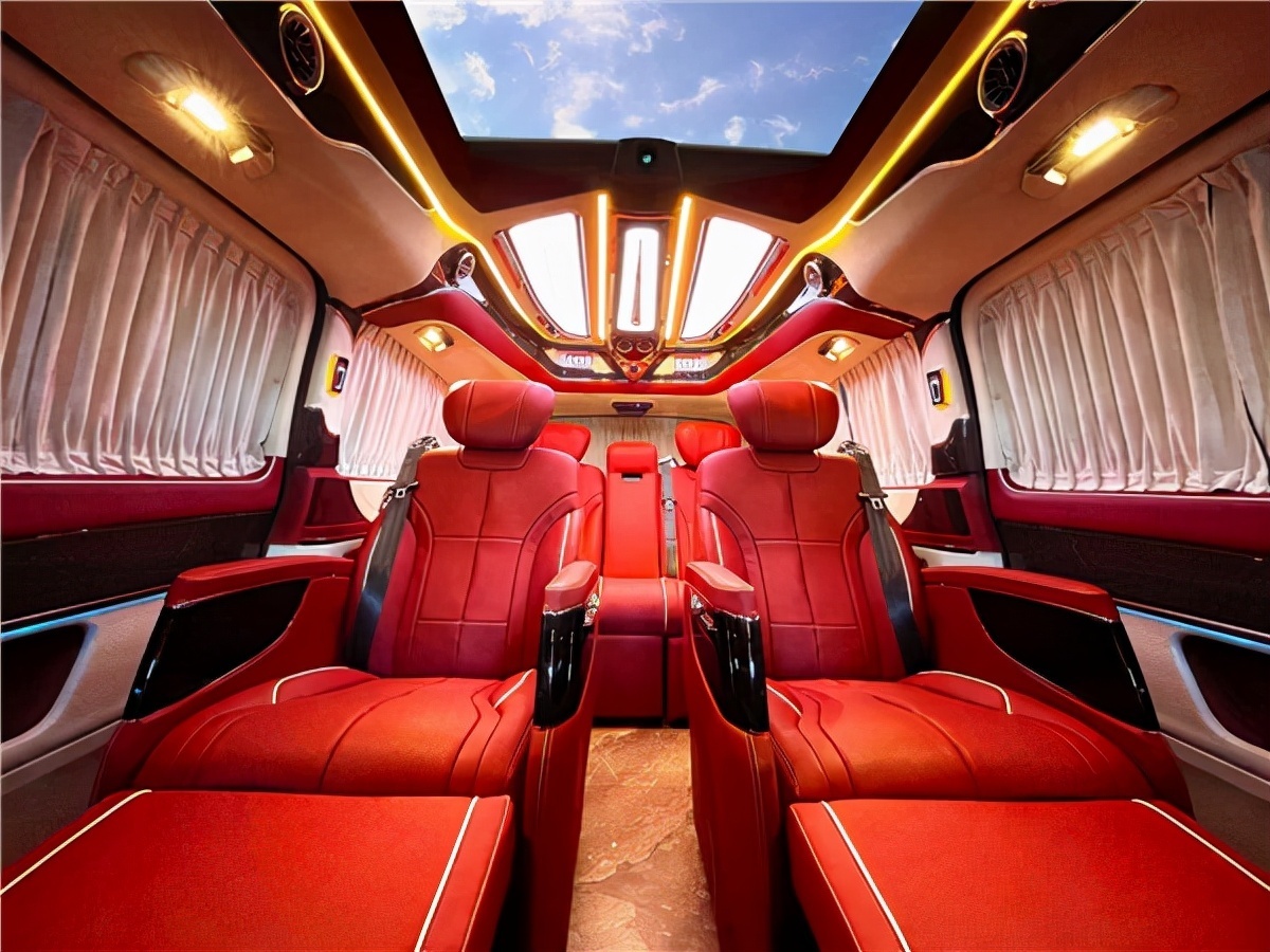 奔驰V260L豪华升级，双拼雅金外观，中国红内饰，大气典雅