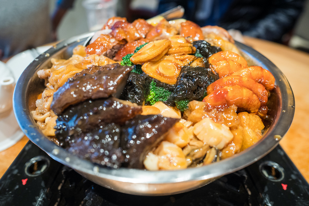 “发财好市”盆菜