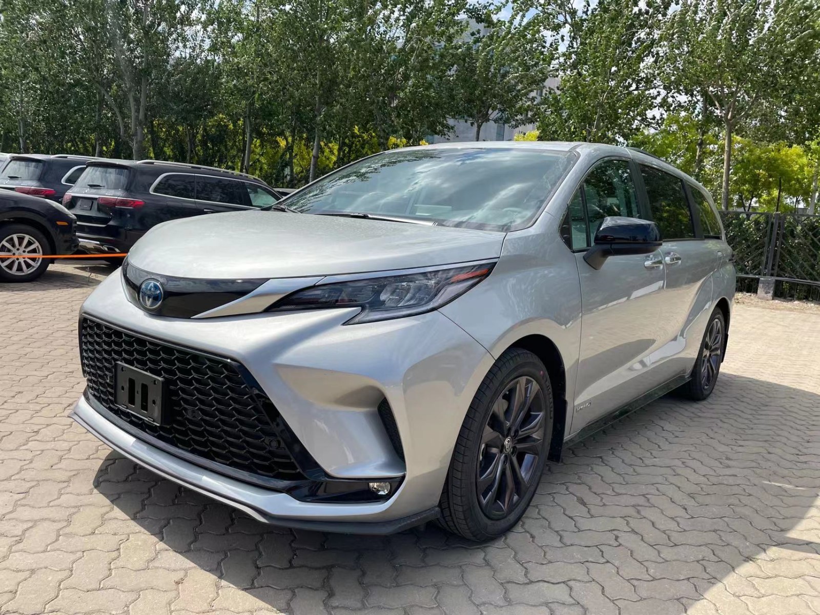 21款丰田塞纳2.5两驱四驱全系配置价格