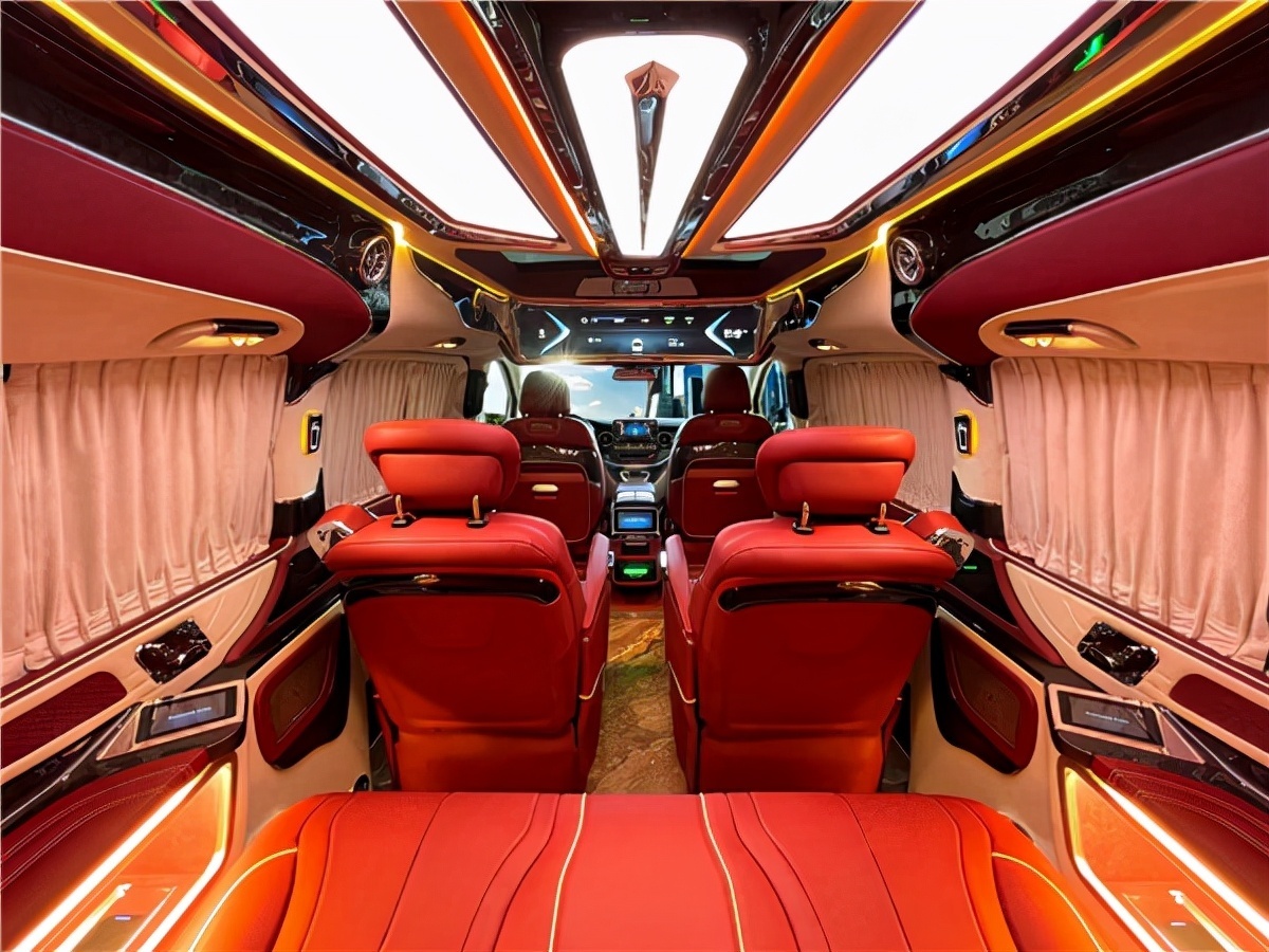 奔驰V260L豪华升级，双拼雅金外观，中国红内饰，大气典雅