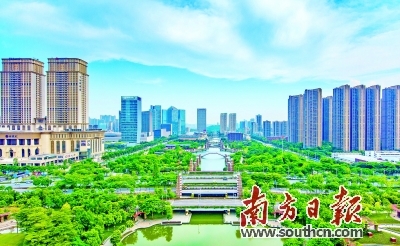 千灯湖是名城佛山的城市会客厅，也是粤港澳大湾区的亮丽金融名片。广东金融高新区供图